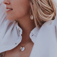 Load image into Gallery viewer, Gold Kiki Seashell necklace