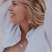 Load image into Gallery viewer, Gold Kiki Seashell necklace