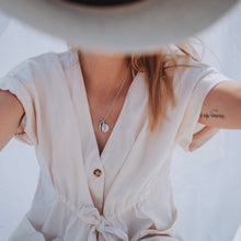 Load image into Gallery viewer, Silver Kiki Seashell necklace