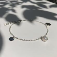 Load image into Gallery viewer, Silver Pearl and Dukat bracelet