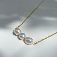 Load image into Gallery viewer, Gold Triple Pearl necklace