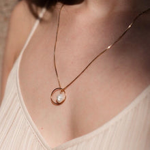 Load image into Gallery viewer, Gold Pearl necklace