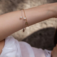Load image into Gallery viewer, Gold Pearl and Dukat bracelet