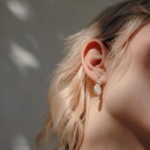 Load image into Gallery viewer, Silver Flat Pearl earrings