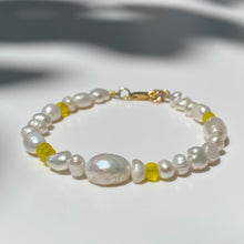 Load image into Gallery viewer, Gold Pearl bracelet