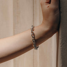 Učitaj sliku u preglednik galerije, Silver Bold Chain bracelet