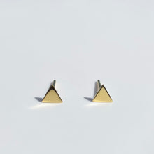 Učitaj sliku u preglednik galerije, Gold Triangle earrings