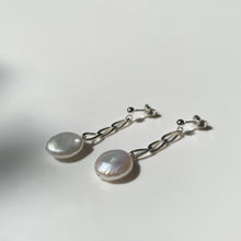 Load image into Gallery viewer, Silver Flat Pearl Chain earrings