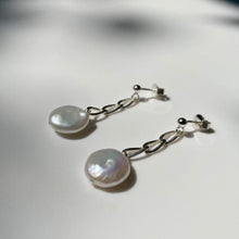 Load image into Gallery viewer, Silver Flat Pearl Chain earrings