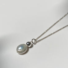 Load image into Gallery viewer, Silver Flat Pearl necklace