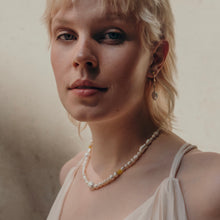 Load image into Gallery viewer, Gold Flat Pearl Chain earrings