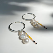 Load image into Gallery viewer, Silver Miyu Pearl Creole earrings